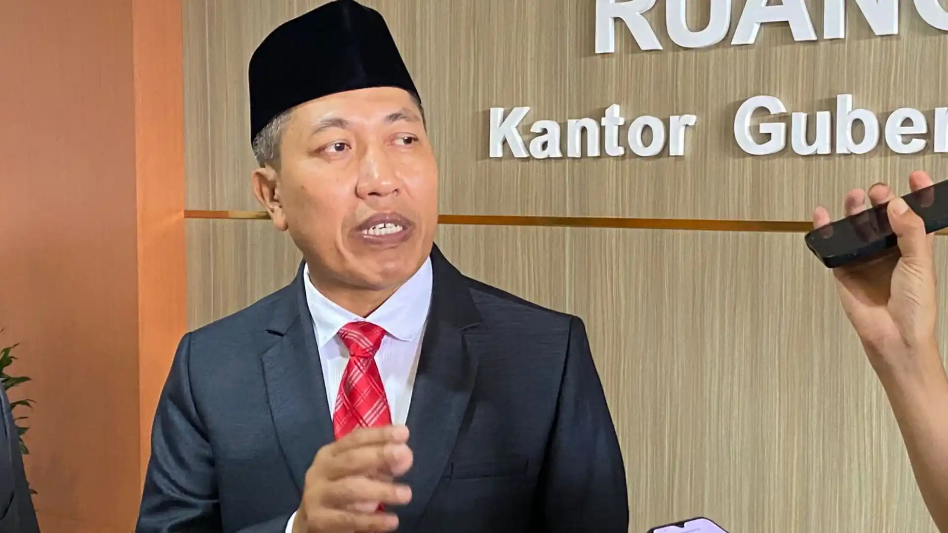 Kepala BKD NTB Tri Budiprayitno Sekda Lalu Gita Dilantik Jadi Dosen IPDN