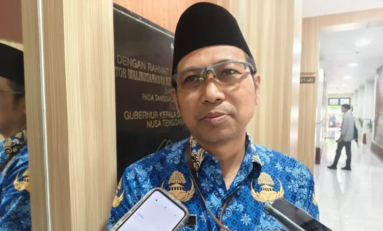 Kepala Dinas Sosial Kota Mataram Lalu Samsul Adnan Pengamen di Lokasi Wisata Ternyata Mahasiswa Iseng