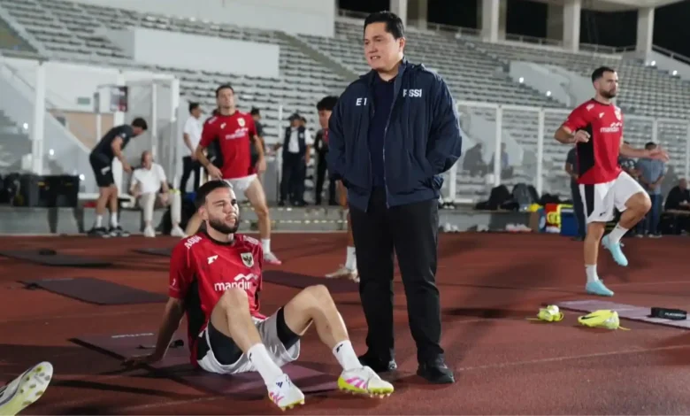 Ketua Umum PSSI Erick Thohir Pantau Latihan Timnas Indonesia Lawan China