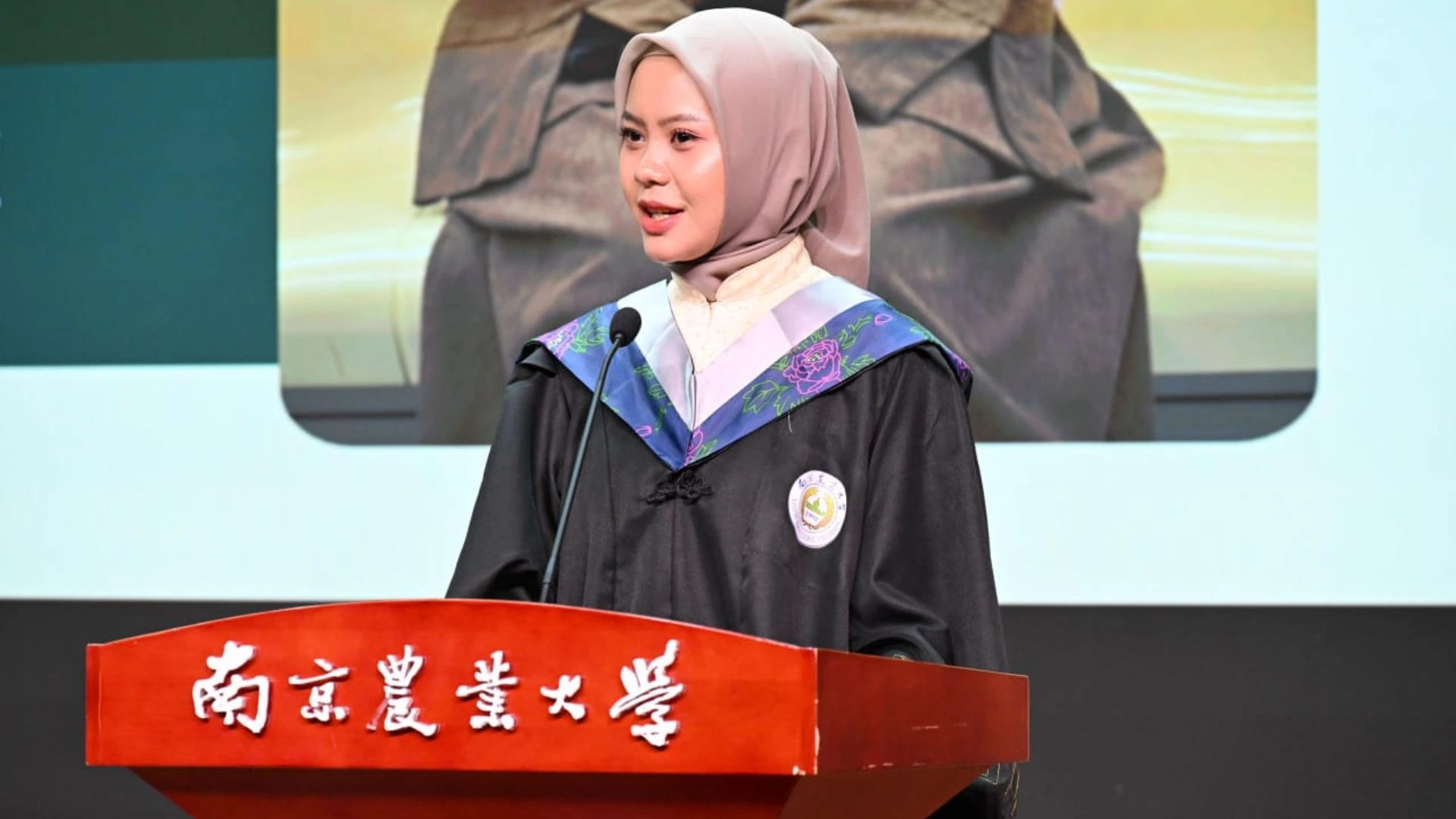 Mahasiswi NTB di China Dewi Pujut Putri Arerien