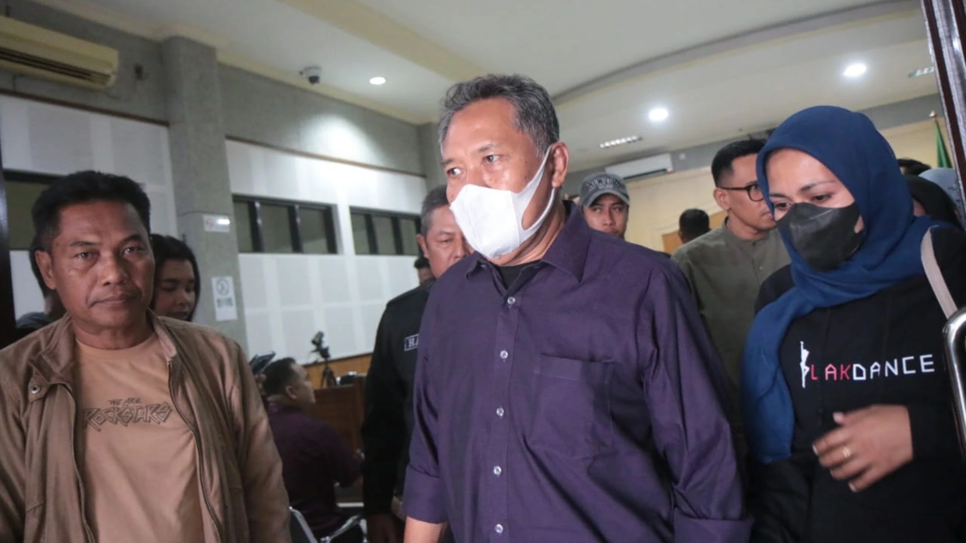 Mantan Bupati Lombok Barat Zaini Arony Bantah Dakwaan JPU