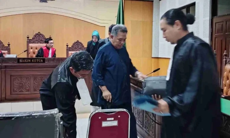Mantan Bupati Lombok Barat Zaini Arony Sidang Kasus LCC