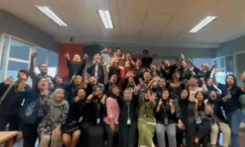 PHK Massal Pegawai Bank Danamon