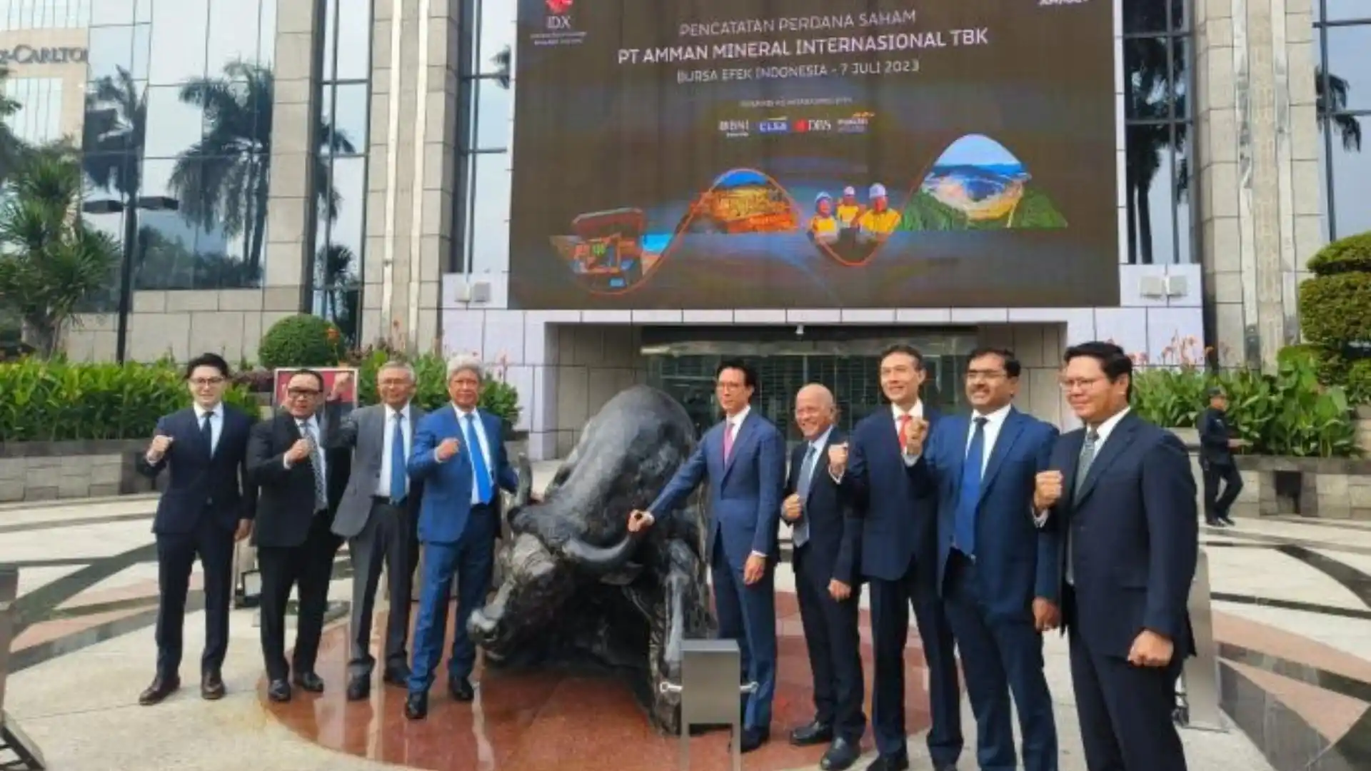 Pencatatan Perdana Saham AMMN Usai Pergantian Direktur Utama