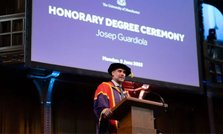 Pep Guadiola Terima Gelar Doktor Kehormatan