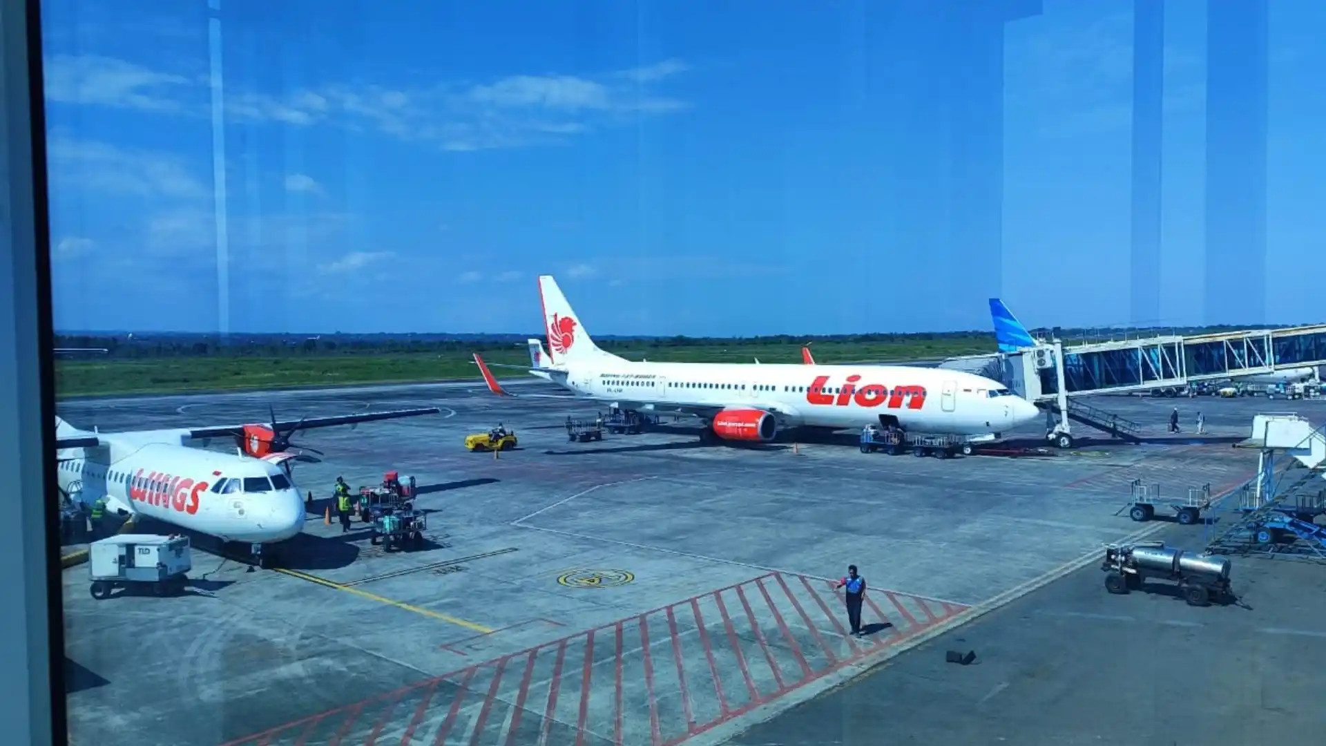 Apron Bandara Lombok Batalkan Sejumlah Penerbangan Akibat Abu Vulkanik Gunung Lewotobi