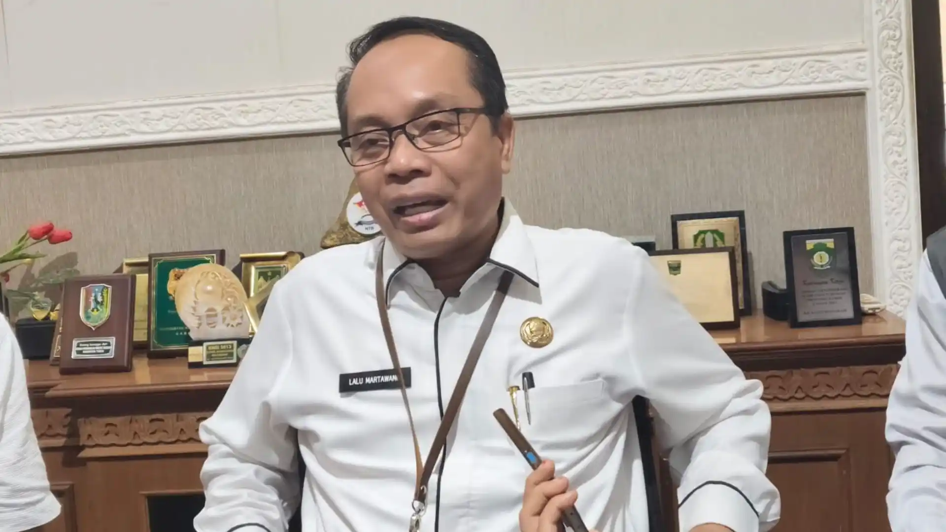 Plt Kepala Dinas Perdagangan Kota Mataram Lalu Martawang Pasar Rakyat