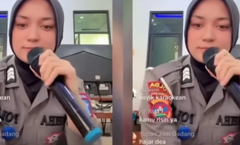 Polwan Live Karaoke saat Jam Dinas