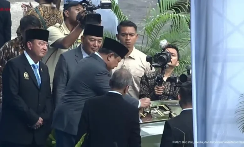 Presiden Prabowo Luncurkan Pandu MV3 Mobil Taktis Listrik Buatan PT Pindad