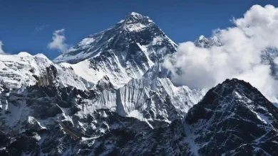 10 Gunung di Indonesia dengan Jalur Pendakian Tersulit