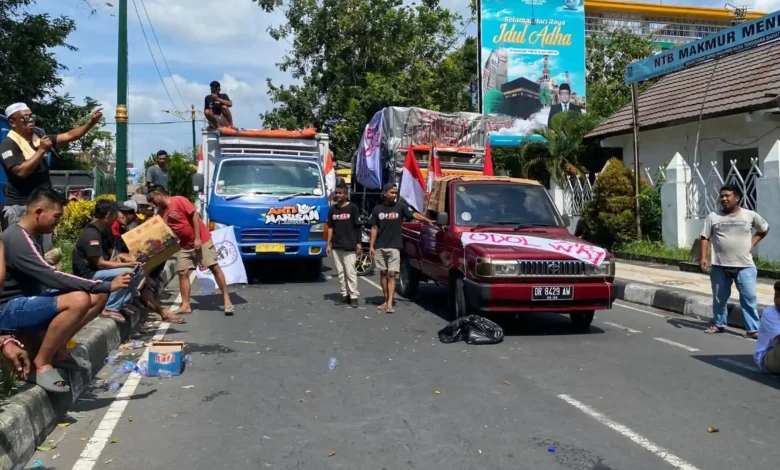 Ratusan Sopir Truk NTB Demo RUU ODOL