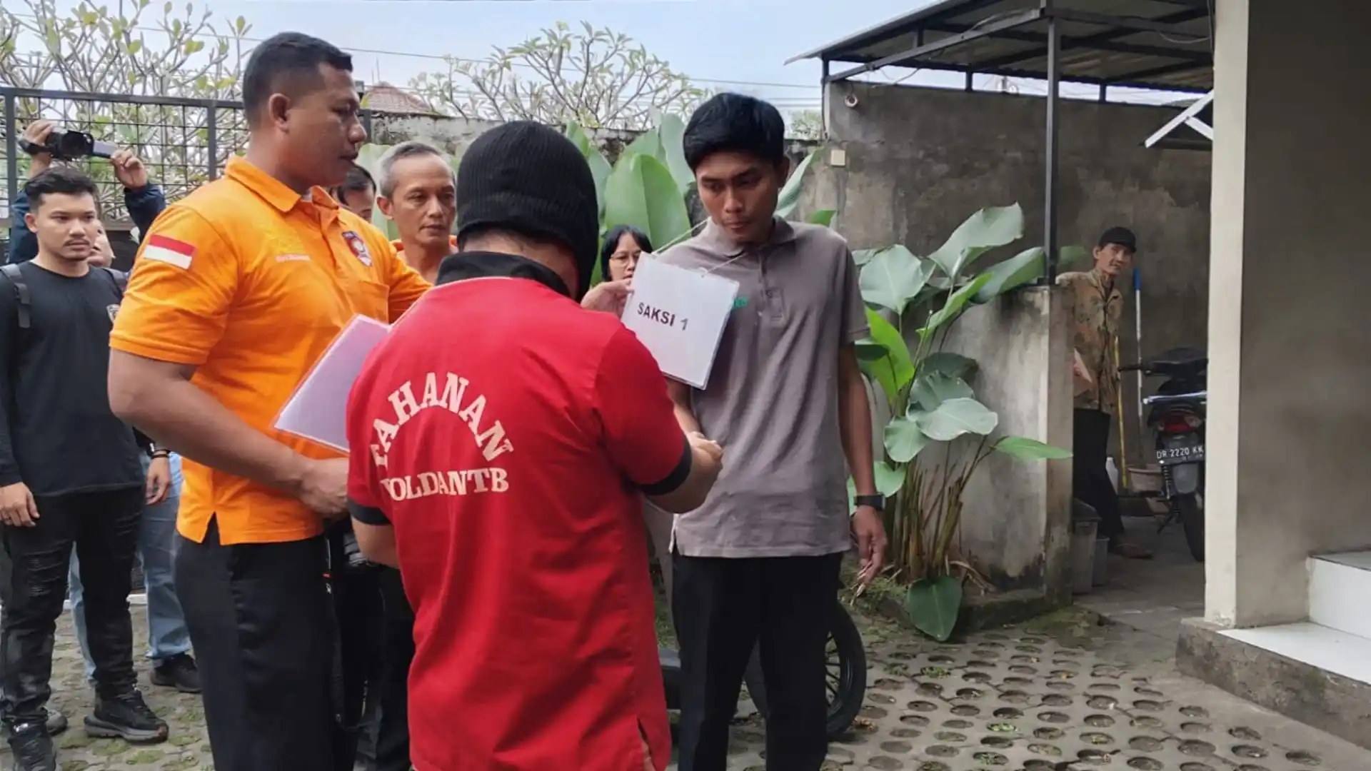 Rekonstruksi Dugaan Kekerasan Seksual Walid Doraemon