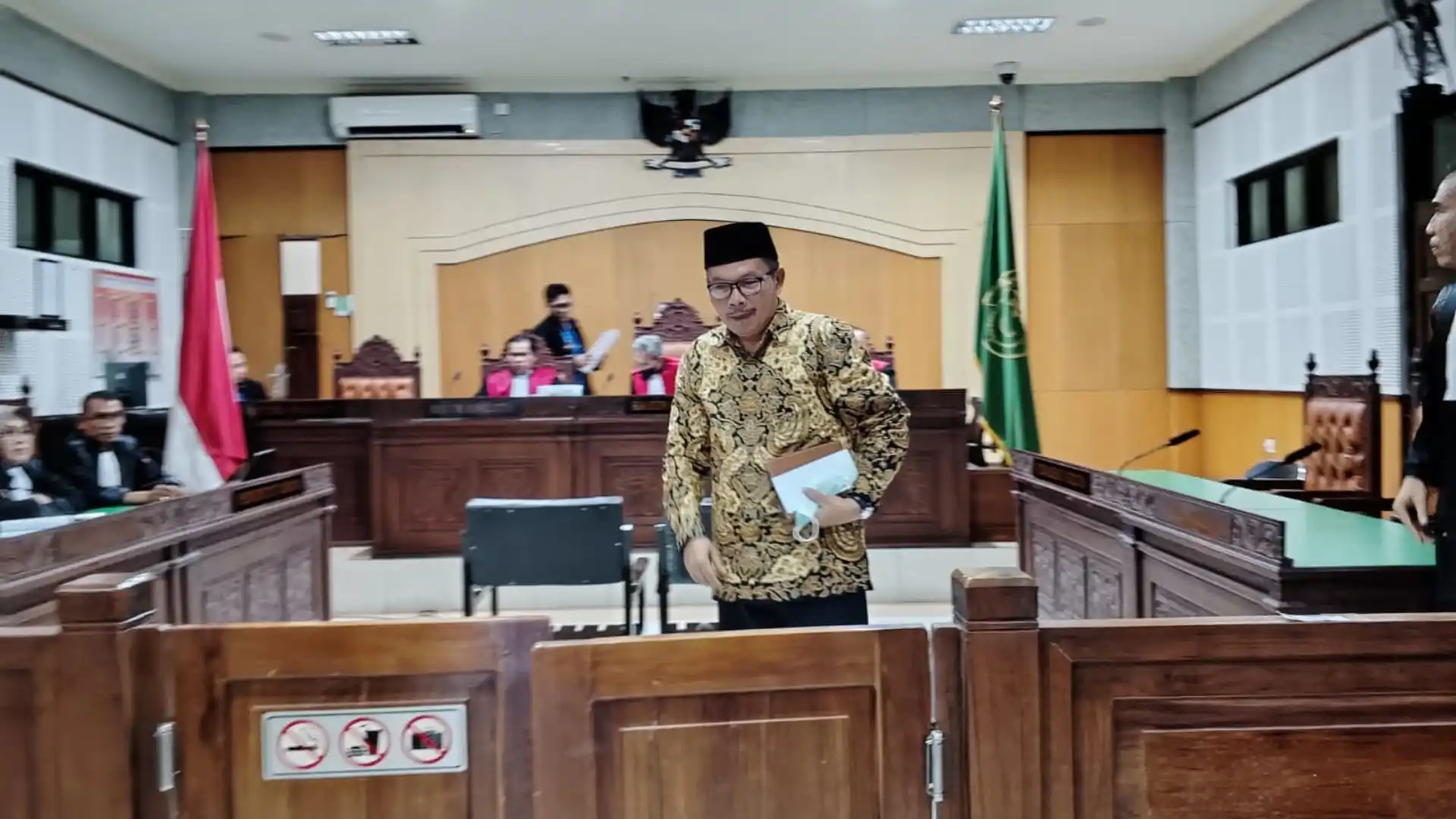 Sidang Dakwaan Mantan Sekda NTB Rosiady Sayuti