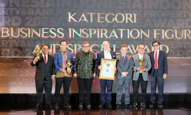 Wakil Menteri PKP Fahri Hamzah 19 Tahun Indonesia Property & Bank Award 2025