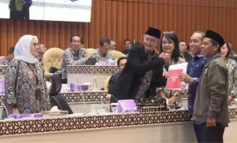 Anggota Komisi V DPR RI Dapil NTB Renovasi Stadion Turida