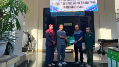 Bantuan Paket Sembako Bank NTB Syariah Korban Banjir Mataram