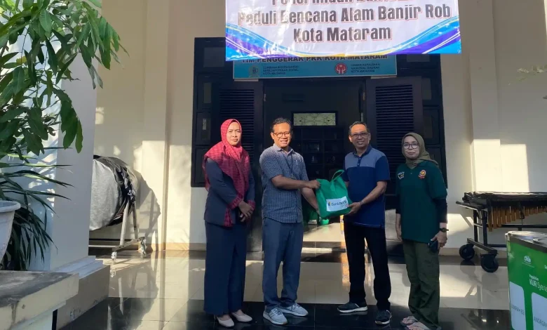 Bantuan Paket Sembako Bank NTB Syariah Korban Banjir Mataram