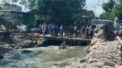 Jembatan Karang Kemong - Majeluk Rusak Akibat Banjir Mataram