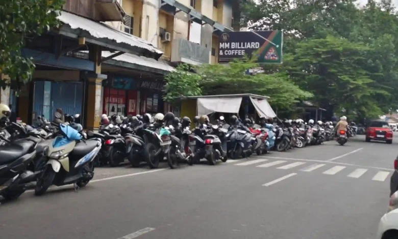 Lokasi Parkir di Samping Mataram Mal