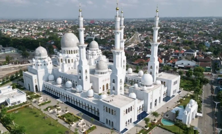 Masjid Syekh Zayed Solo Destinasi Wisata Favorit 2024