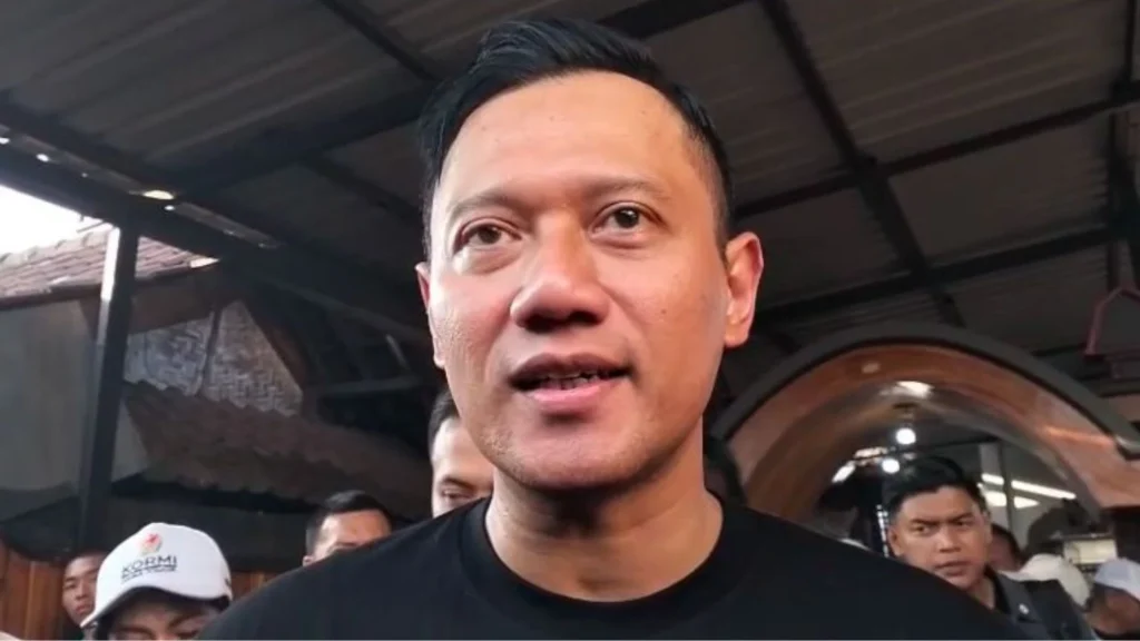 Menteri Koordinator Bidang Infrastruktur dan Pembangunan Kewilayahan RI Agus Harimurti Yudhoyono AHY Jalan Tol Lembar - Kayangan