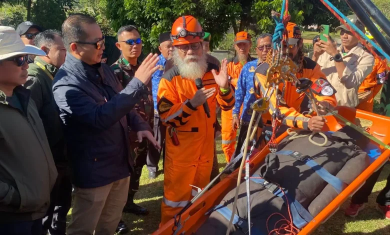 Pelatihan Vertical Rescue Evacuation di Gunung Rinjani