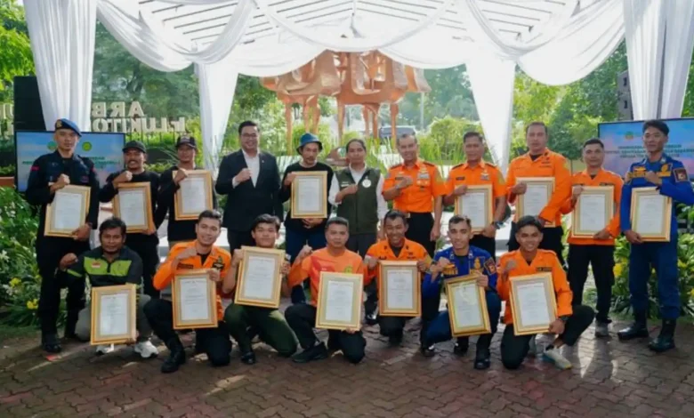 Penghargaan Menteri Kehutanan Menhut Raja Juli Antoni kepada Agam Rinjani