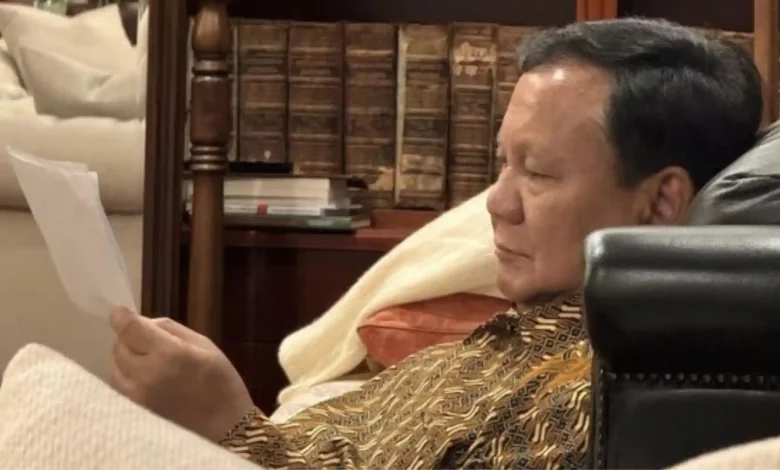Presiden Prabowo membaca surat dari siswa Sekolah Rakyat