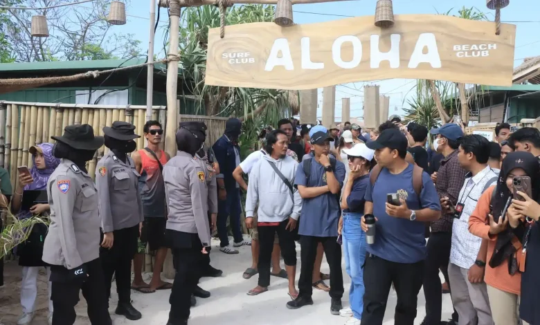 Sejumlah Bangunan di Pantai Tanjung Aan Digusur