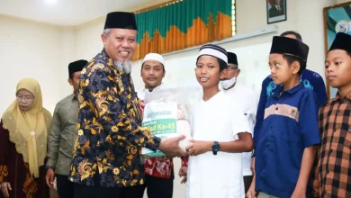 Rektor Ummat Salurkan Bantuan Sembako kepada Masyarakat