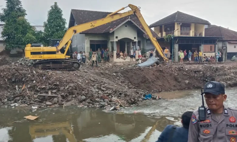 Rumah Warga Rusak Dampak Banjir di Mataram