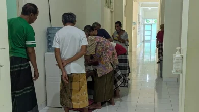 Warga Jompo di Mataram Dievakuasi ke Asrama Haji saat Banjir