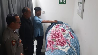 Jenazah korban pelajar asal Mataram setelah jatuh dari Bukit Sempana Sembalun Lombok Timur