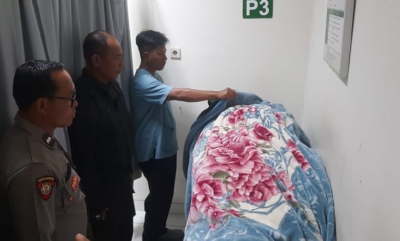 Jenazah korban pelajar asal Mataram setelah jatuh dari Bukit Sempana Sembalun Lombok Timur