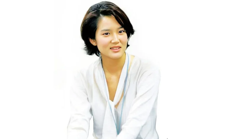 Anak kedua dari Low Tuck Kwong Elaine Low