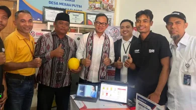 Bima Arya Sugiarto Tinjau Pemanfaatan Aplikasi DigiKoperasi di Koperasi Merah Putih di Desa Bilelando