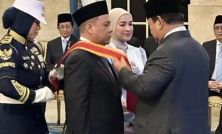 Haji Isam Terima Bintang Mahaputera