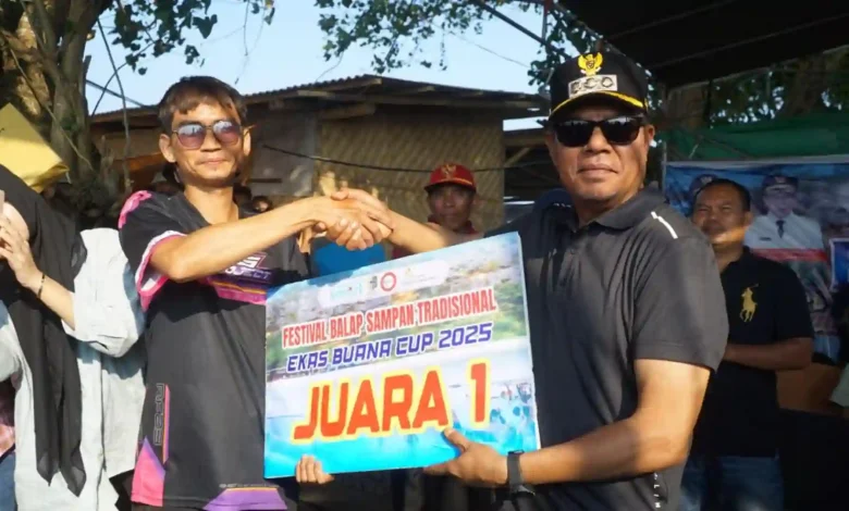 Bupati Lombok Timur Haerul Warisin Festival Balap Sampan Tradisional Ekas