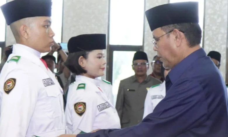 Bupati Sumbawa Syarafuddin Jarot Pengukuhan Anggota Paskibraka 2025