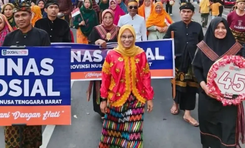 Dinas Sosial NTB Pawai Budaya HUT ke-80 RI