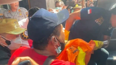 Evakuasi Jasad Perempuan yang Diduga Dicor Pacarnya