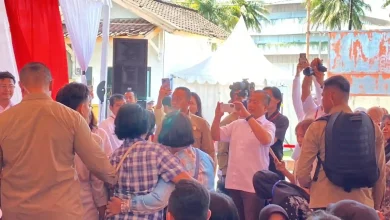 Gubernur NTB Lalu Muhamad Iqbal Jadi Fotografer Penerima BSU dengan Wakil Presiden Gibran