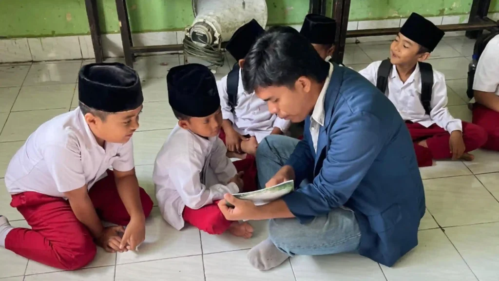 Kegiatan Literasi KKN Unram Desa Teratak 2025