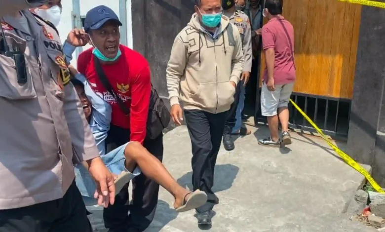 Keluarga Korban yang Diduga Dicor Pacarnya dalam Sumur