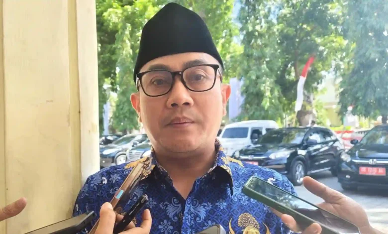 Kepala Dinas Kesehatan Kota Mataram dr Emirald Isfihan Pendemo Gedung DPRD NTB