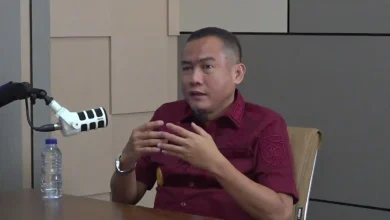 Kepala Imigrasi Mataram Mirza Akbar Paspor Gratis HUT ke-80 RI