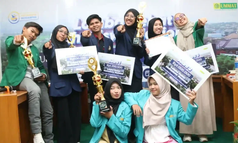 Para Juara Lomba Debat Nasional Mahasiswa 2025 Ummat