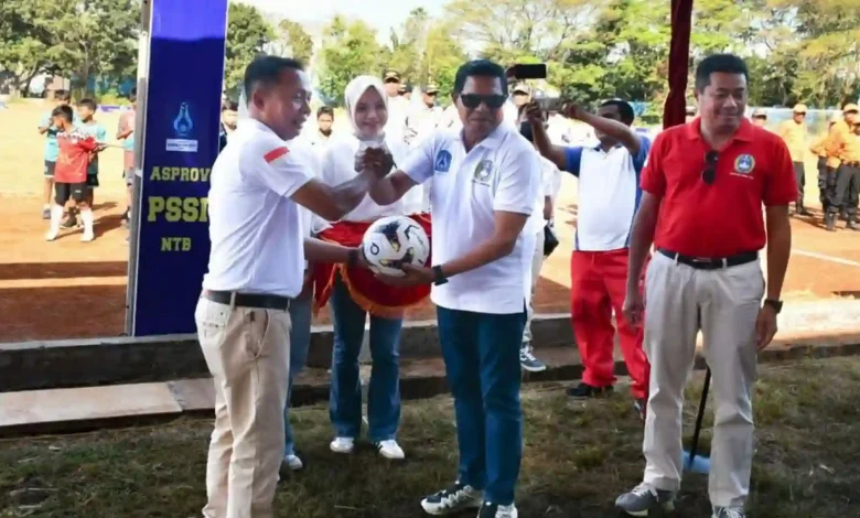 Pembukaan Piala Soeratin U-17 Lombok Timur Bupati Haerul Warisin