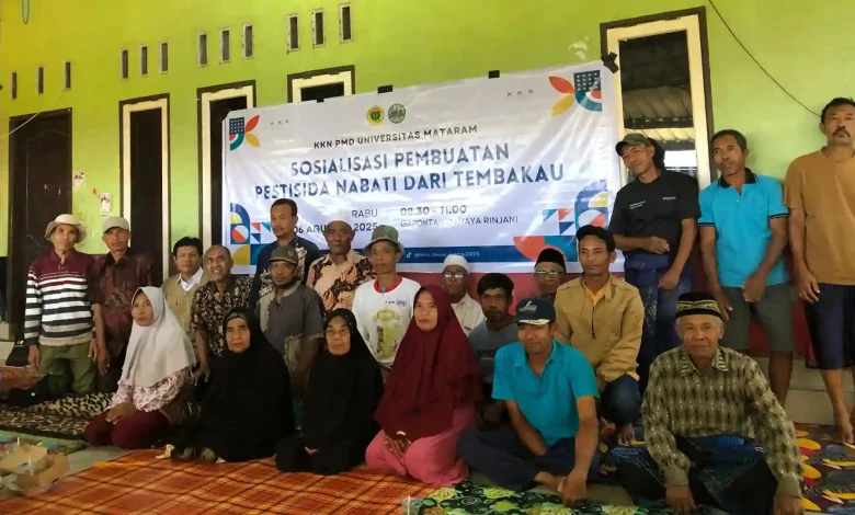 Peserta Sosialisasi KKN PMD Unram Desa Rarang 2025