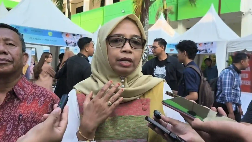 Plt Kepala Disnakertrans NTB Baiq Nelly Yuniarti Job Fair Ummat 2025